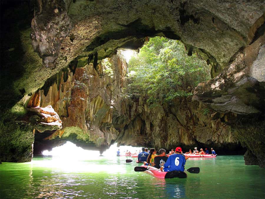 Khao Lak: James Bond Island & Canoeing Tour by Longtail Boat - Ko Panyi stilted fishing village lunch at Panyee Restaurant