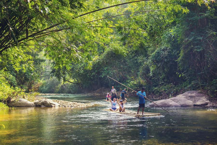 Khao Lak: Lampi Waterfall, Bamboo Rafting & Turtle Center - Bamboo rafting at Kiang Koo Creek, fun with a professional rower