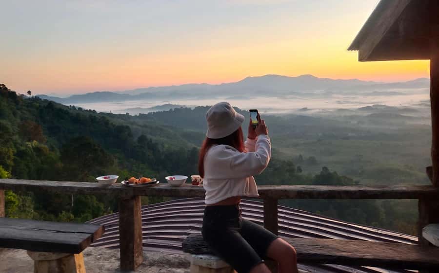 Khao Lak: Magical Sunrise above the Clouds at Khao Khai Nui - The early morning from Khao Lak: fast, quiet, and cold-ish