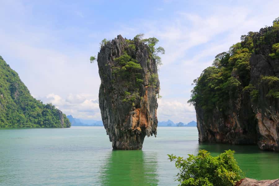 Khao Lak: Phang Nga Bay & James Bond Island by Longtail Boat - Canoeing up close to limestone rocks and small cave passages