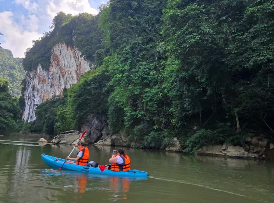 Khao Sok Park: Jungle Kayak Adventure & Wildlife Tour - Temple Monkeys Around Wat Tham Pla: Good Photos, Simple Etiquette