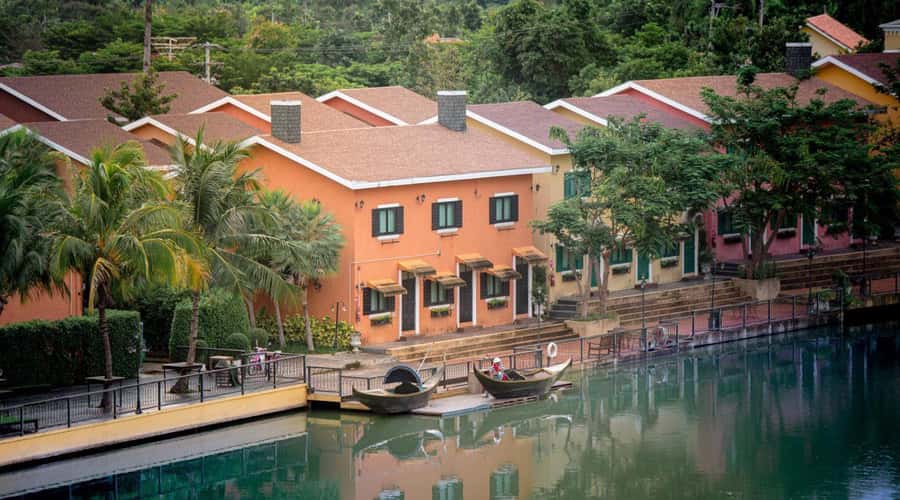 Khao Yai: Private Custom Tour with Driver From Bangkok - Eating well without guessing: Thai food and restaurant views