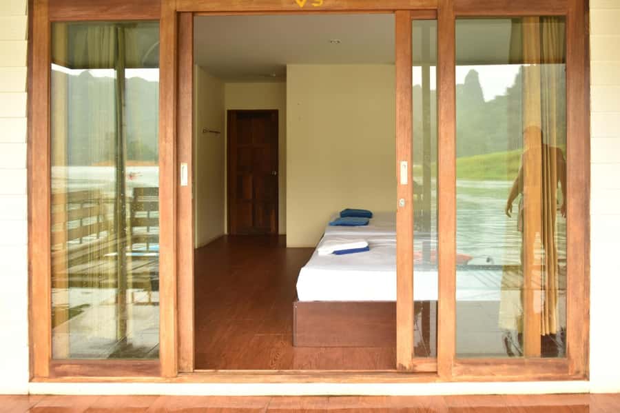 Khaosok National Park: 4-Day and 3-Night Package Trip - Day 2: bamboo rafting on the Sok River and a night safari with real odds