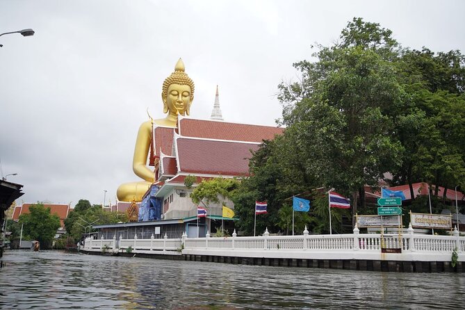 KL | Bangkok: 2-Hour Canal Tour by Teak Boat - Floating Royal Barge Museum: the canoe-in-a-museum feeling