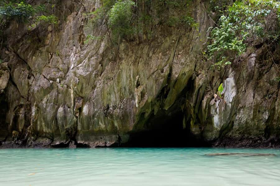 Ko Lanta: Early Bird the Emerald Caves and Koh Kradan Tour - Koh Muk, the scenic in-between that sets the mood