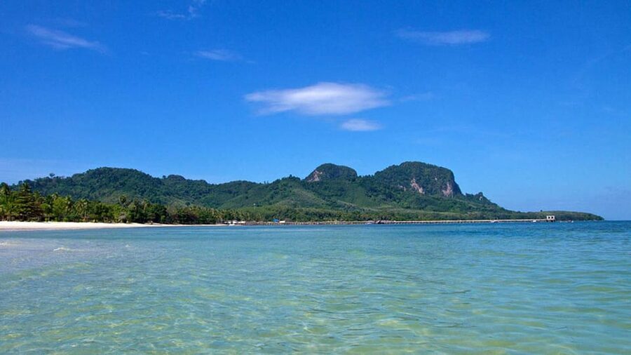 Ko Lanta: Emerald Cave and 4 Islands Tour by Longtail Boat - Morakot Emerald Cave on Koh Mook: The Tunnel Swim to a Secluded Lagoon