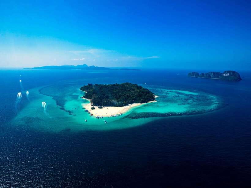 Ko Lanta: Full-Day Snorkel Trip to Phi Phi & Bamboo Islands - Loh Moo Dee Bay snorkeling for a second reef moment