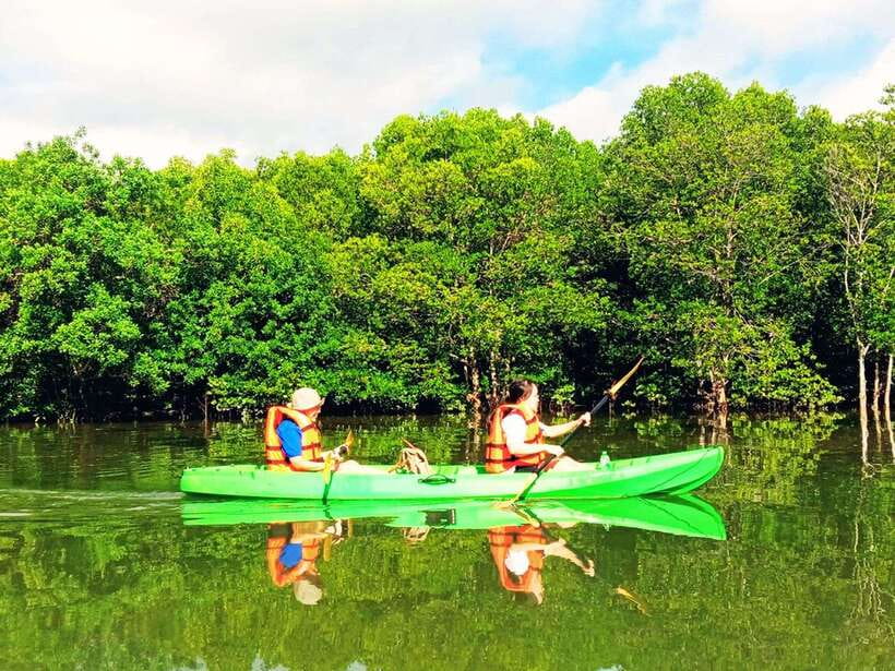 Ko Lanta: Mangrove Kayaking with Lunch and Hotel Transfer - At the pier: settling in before the mangrove route