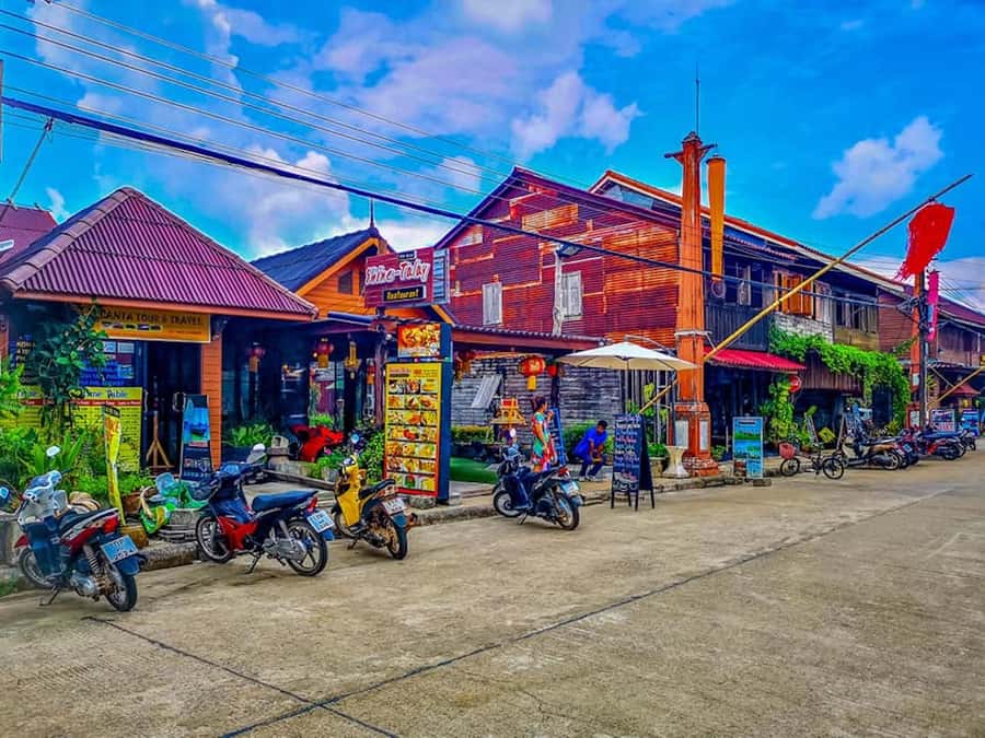 Ko Lanta: Old Town Sightseeing and National Park Tour - The National Park Viewpoint Trek: Expect Effort, Then Get Coastline Photos