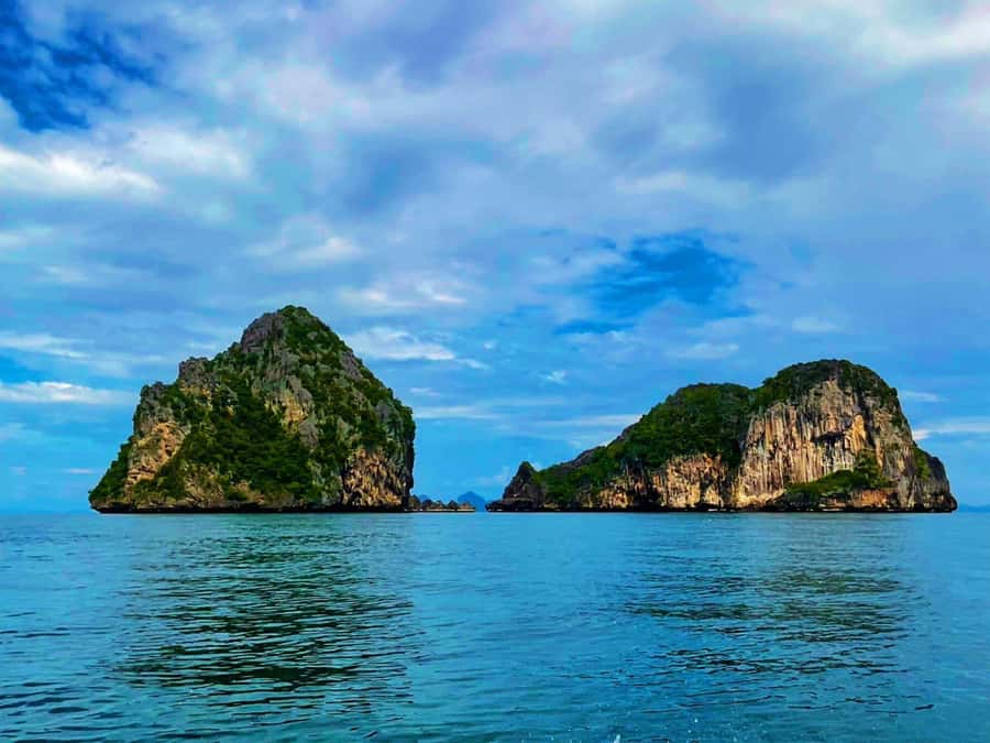 Ko Lanta: Private 4 Islands Tour by Longtail Boat - Koh Muk and the Emerald Cave: the famous stop, with real-world crowds
