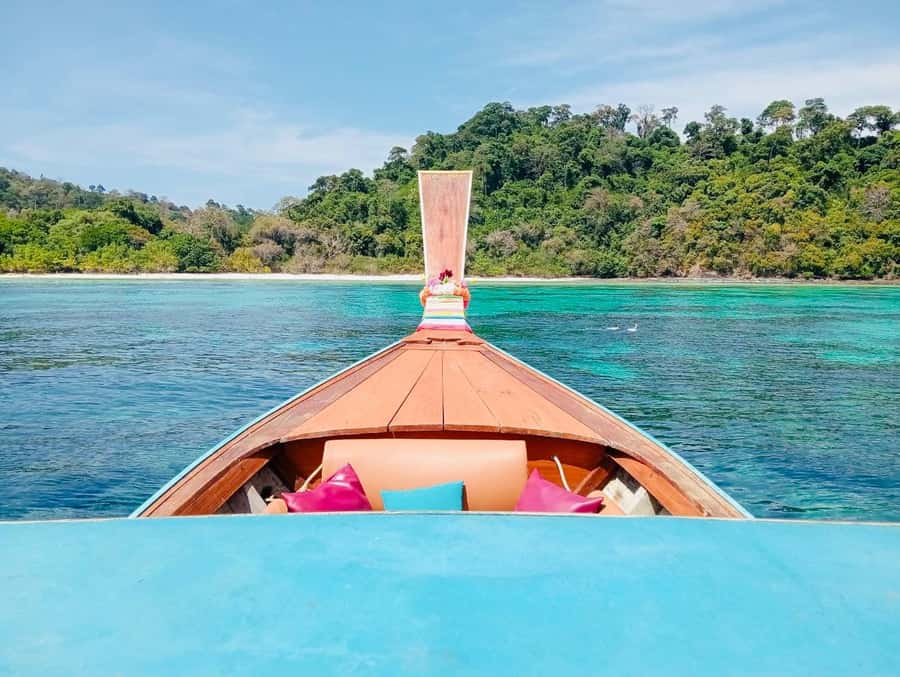 Ko Lanta: Private Exclusive Longtail to Ko Rok With Lunch - Private group dynamics with an English host and audio guide