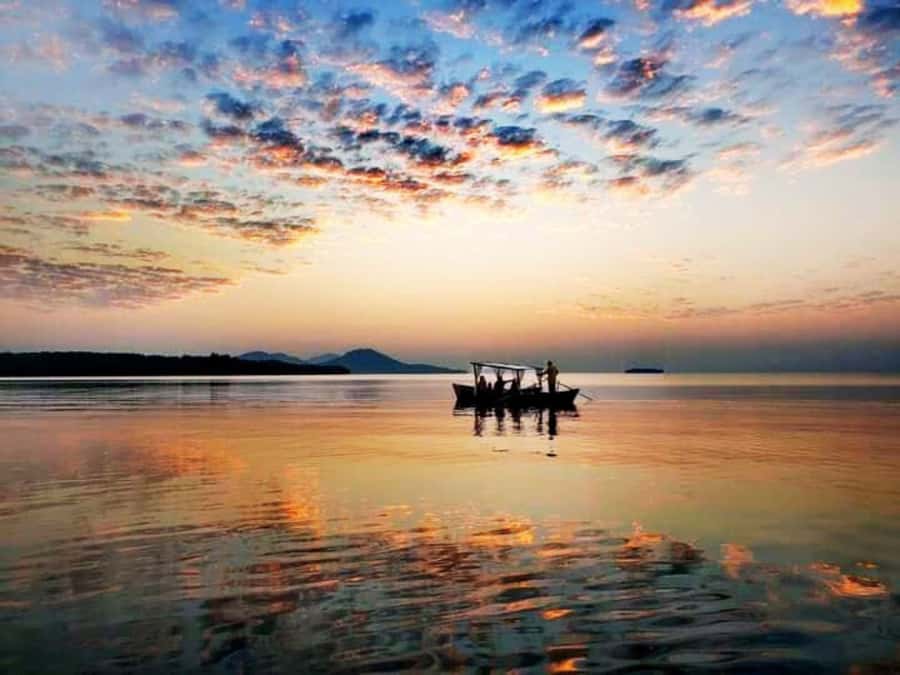 Ko Lanta: Sunrise Gondola Boat Ride with Breakfast - Price and value: what $114 per group gives you