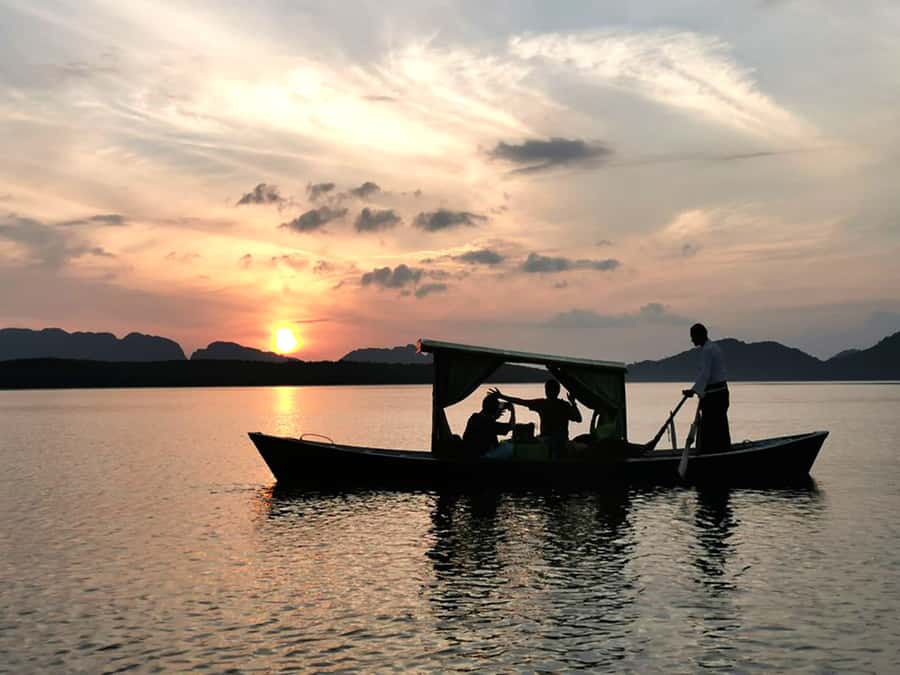 Ko Lanta: Sunrise Gondola Boat Ride with Breakfast - Coffee and breakfast: a local meal after the work of early rising