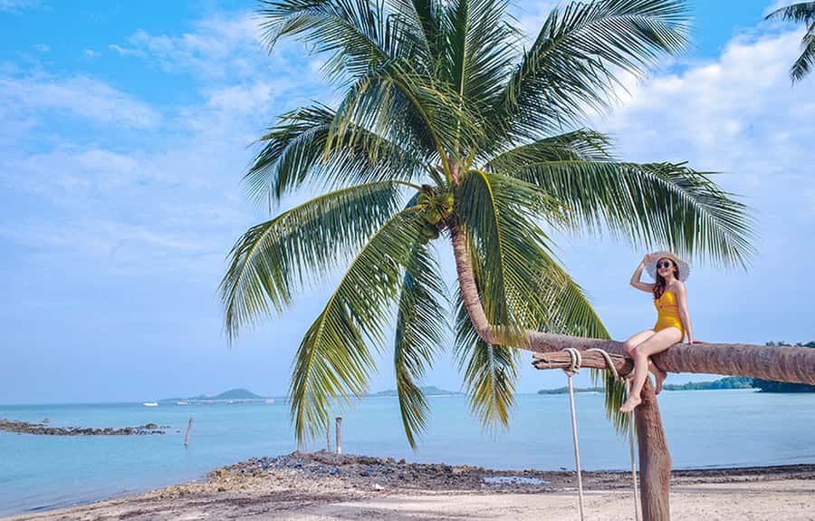 Ko Samui: Private Longtail Boat Tour to Koh Madsum & Koh Tan - Koh Madsum, also called Pig Island: beaches, friendly pigs, and a memorable landing