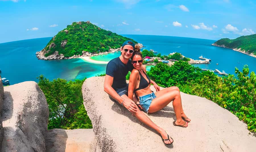 Ko Samui: Unique Ko Tao & Ko Nang Yuan Snorkeling Day Trip - Lunch on Koh Tao: Thai Buffet, Seafood, and Halal Options