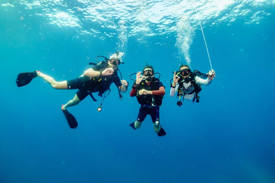 Ko Tao: Open Water Scuba Diving 4-Day Course - Final day starts at 7:45 AM, then deeper sites up to 18 m