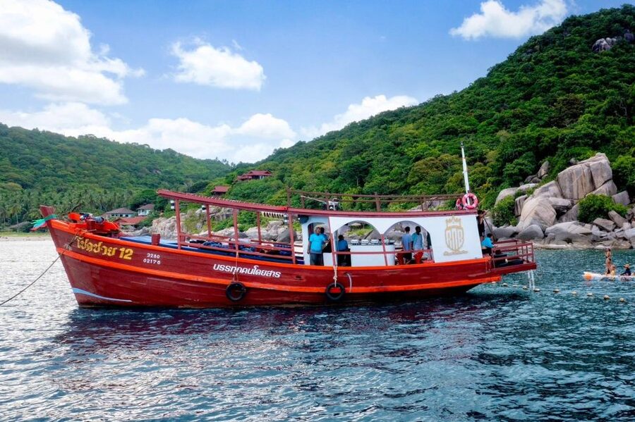 Ko Tao: Tao-Nangyuan Snorkeling Day Trip with Meals & Sunset - The onboard rhythm: cruise, swim, snack breaks, repeat