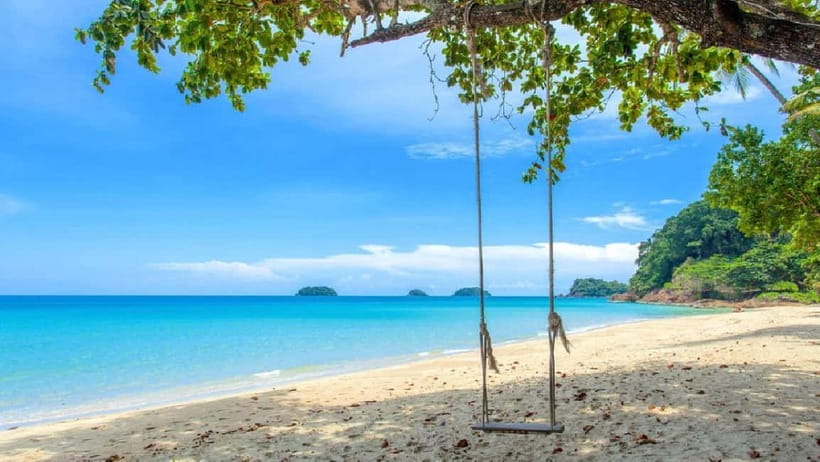 Koh Chang: 5 Island Guided Boat Tour with Lunch Buffet - A seasick-friendly big boat makes this snorkeling day easier