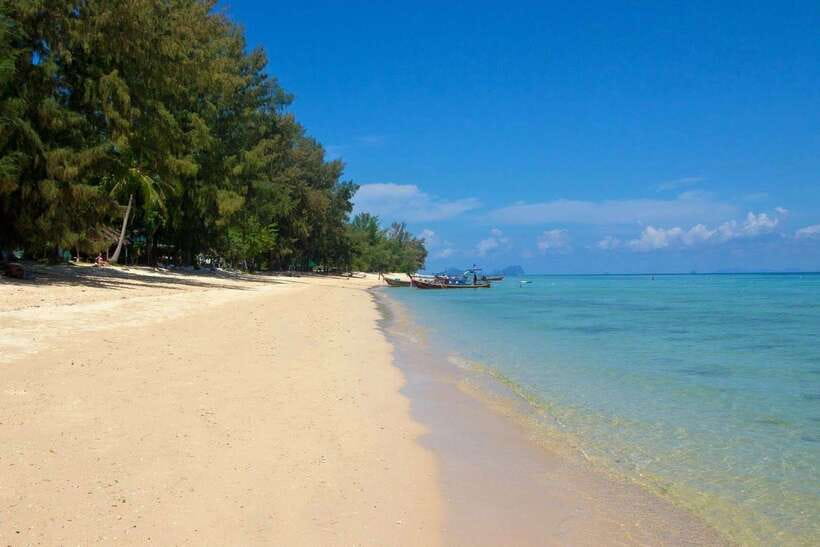 Koh Lanta: 4-Island Adventure Tour to Emerald Cave - Koh Chuak snorkeling: aquamarine water and coral life