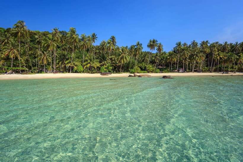 Koh Lanta: 4-Island Adventure Tour to Emerald Cave - Koh Ngai: the road-free calm at the end of the day