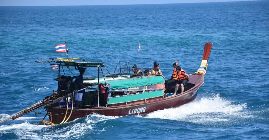 Koh Lanta: 4 Islands and Emerald Cave Tour by Longtail Boat - Koh Chueak: snorkeling on a karst island with sea-cave vibes