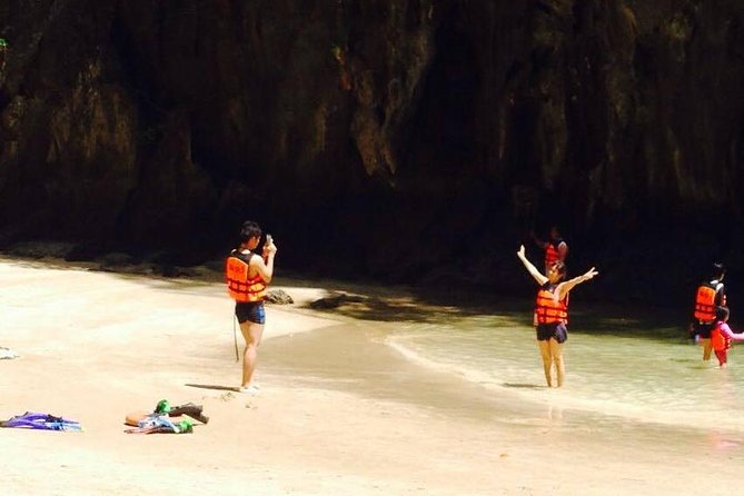 Koh Lanta: 4 Islands Tour by Speedboat with Snorkeling - Koh Mook and the Emerald Cave: the low-tide moment you’re planning around