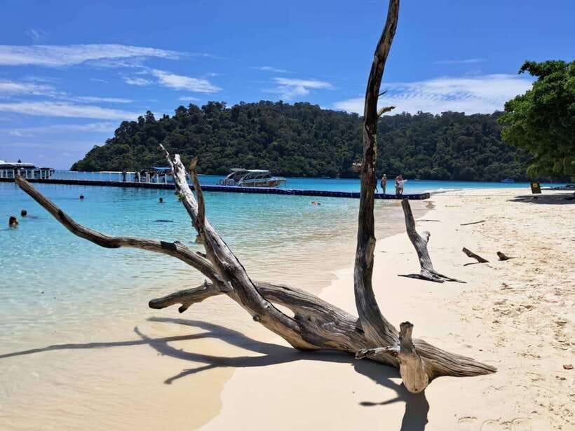 Koh Lanta: Koh Rok and Koh Haa Snorkeling Adventure - The Koh Rok beach break: lunch on sand and a real rest period