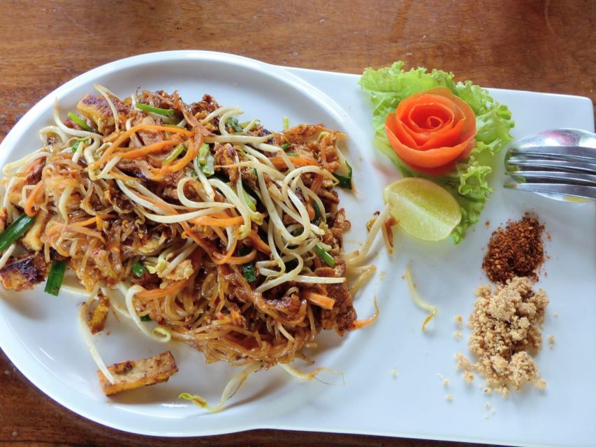 Koh Lanta: Lunch Course at Lanta Thai Cookery School - Welcome drink, then hands-on cooking with Thai chef guidance
