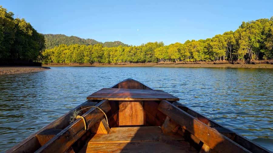 Koh Lanta: Romantic Sunrise Private Gondola Tour - The breakfast on the boat you’ll actually remember