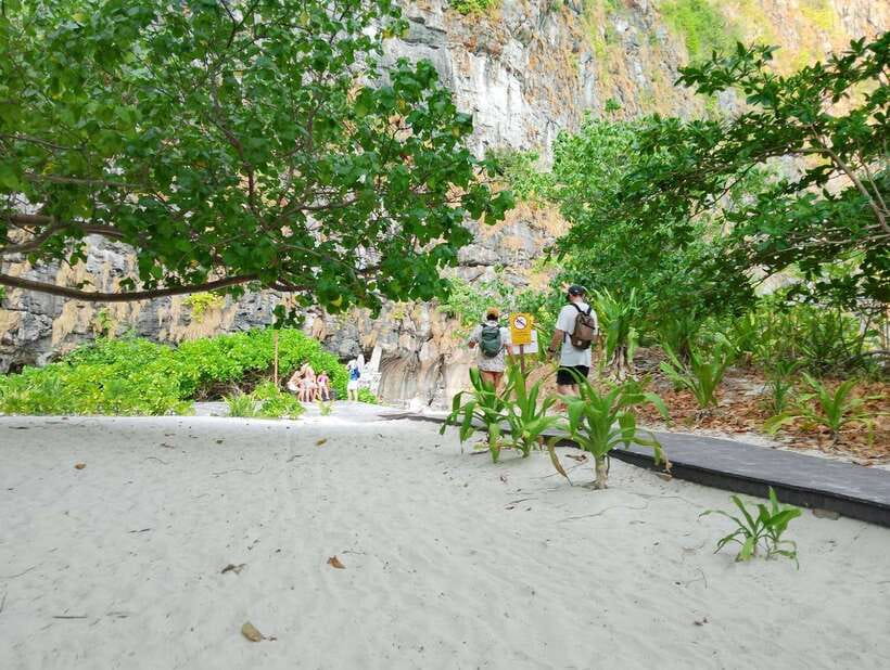Koh Lanta: Tin's Speedboat Odyssey to Bamboo Island & Beyond - Bamboo Island Lunch and Beach Time That Actually Resets You