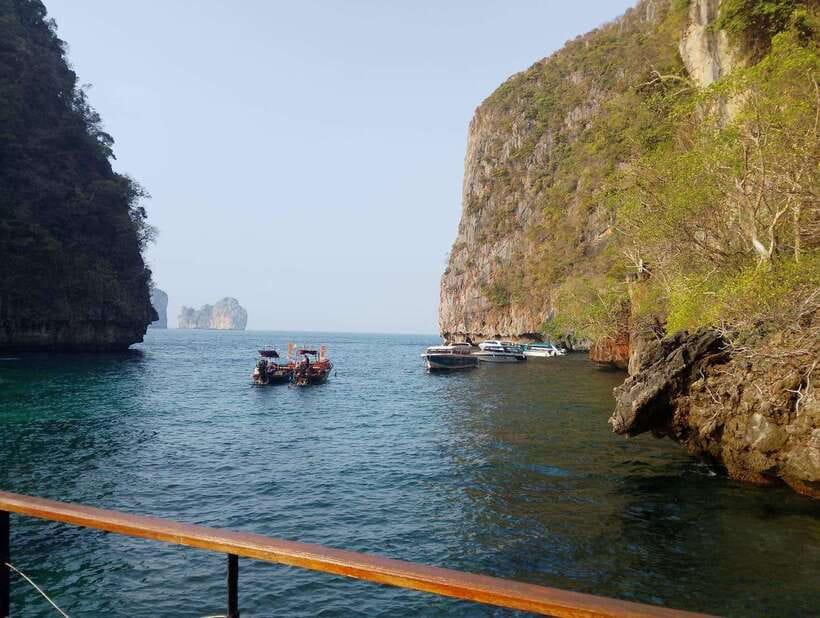 Koh Lanta: Tin's Speedboat Odyssey to Bamboo Island & Beyond - Crowds, Boat Traffic, and How to Make the Most of It