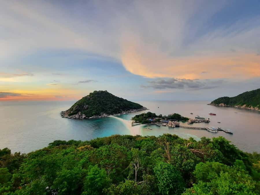 Koh Phangan: Koh Nangyuan & Koh Tao Boat Tour & Snorkeling - Koh Nang Yuan: the sandbar, the beaches, and the Thai lunch