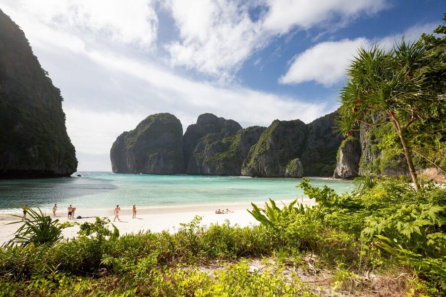 Koh Phi Phi: Join Longtail Boat to Maya Bay and Pileh Lagoon - Loh Samah Bay Hop-On Stop: The In-Between Moment