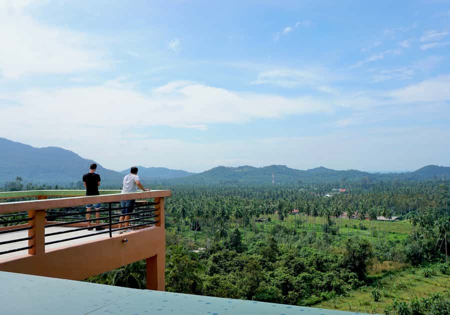 Koh Samui: 4x4 Off Road Island Safari Tour Including Lunch - Wat Teepangkorn and the golden Buddha, reached by an off-road viewpoint climb