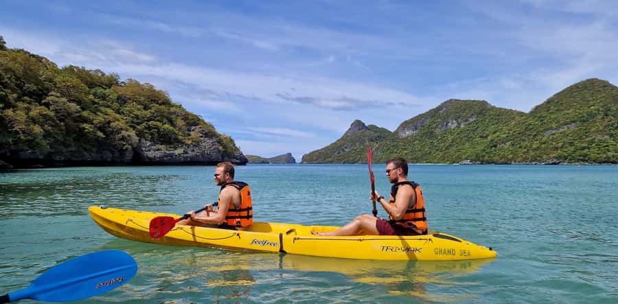 Koh Samui: Day Tour to Ang Thong with Kayak, Snorkel & Lunch - Ko Mae Ko lunch on the beach: simple food, good timing