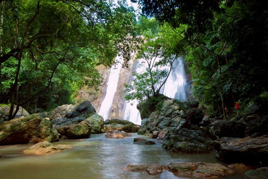 Koh Samui: Half Day Around Island Tour with Transfers - Wat Phra Yai Big Buddha: the hill climb that earns the view
