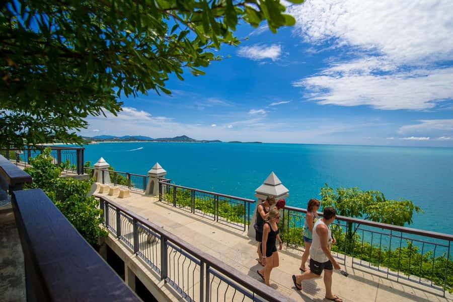Koh Samui: Half-Day Island Highlights Tour with Hotel Pickup - Wat Phra Yai (Big Buddha): The Golden Photo You Will Actually Want