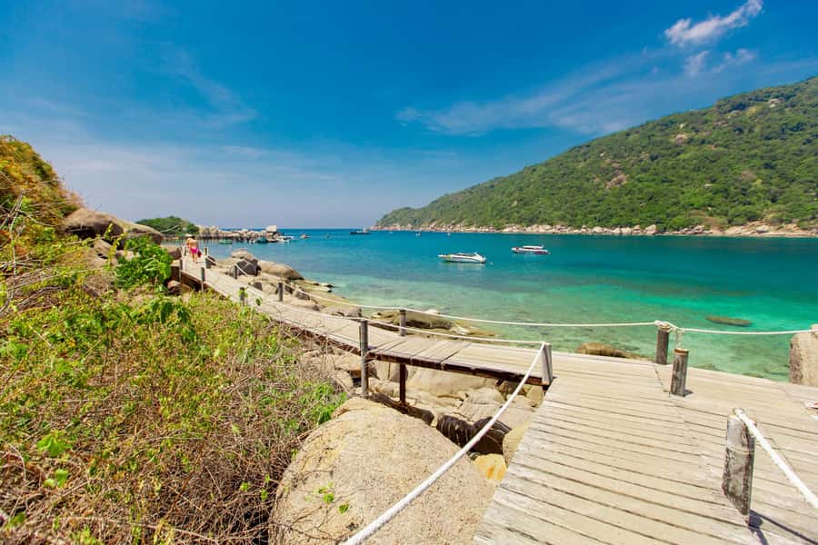 Koh Samui: Ko Tao & Nang Yuan Premium Tour Lunch & Transfer - Ko Nang Yuan, the 150-meter viewpoint and sandbar magic