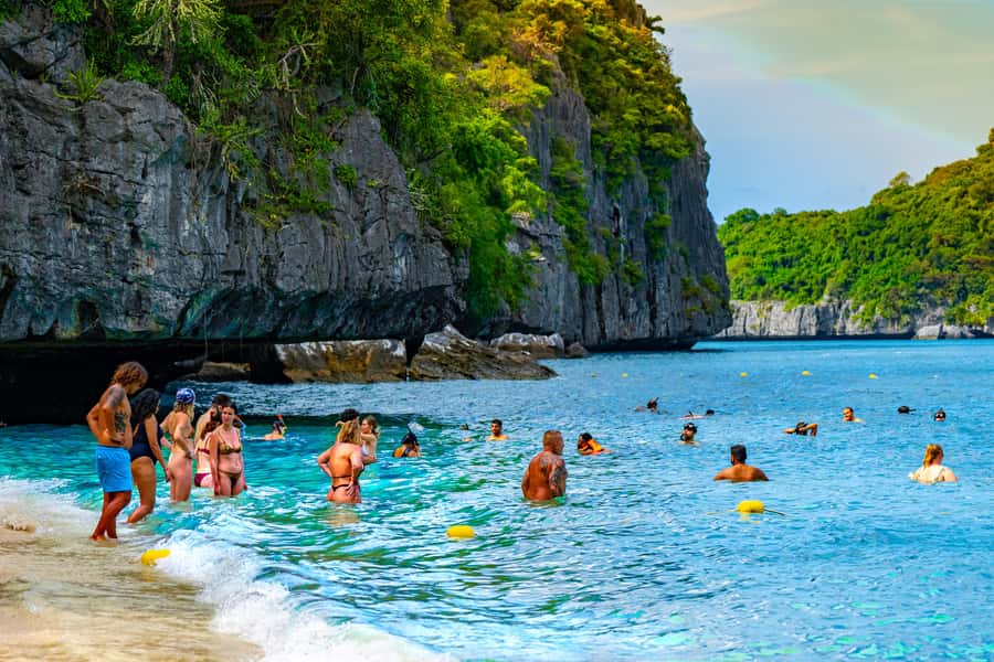 Koh Samui: Mu Ko Ang Thong Park Cruise with Kayaking Option - Lunch on the water: Thai buffet energy between island stops