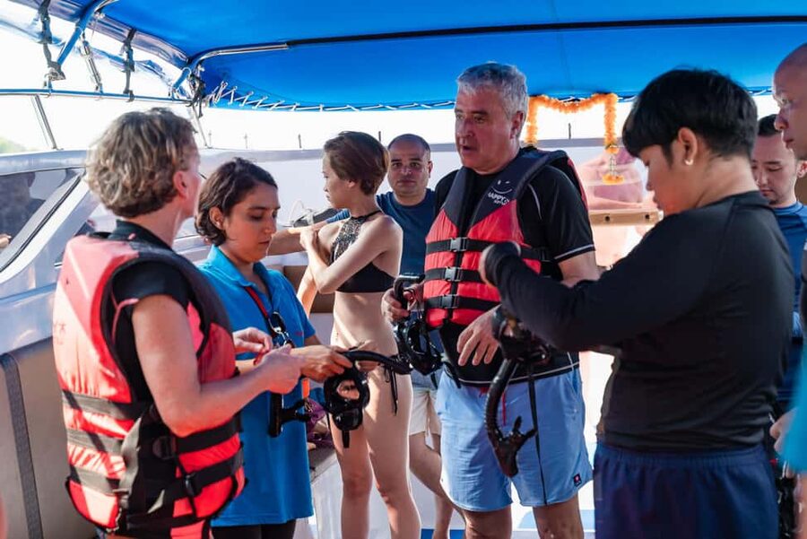 Koh Samui: Pig Island Tour by Speedboat with Snorkeling - Buffet lunch on Koh Tan and the break between swim sessions