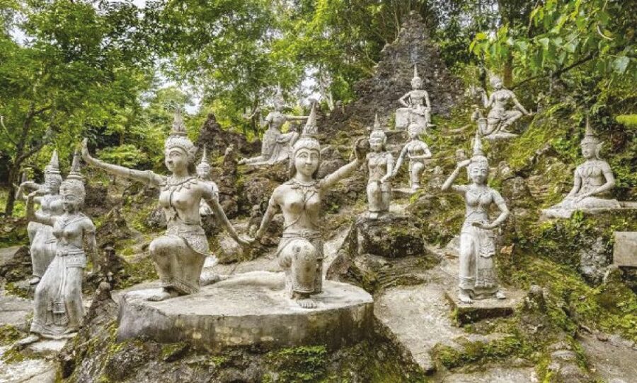 Koh Samui: Private 4x4 Jungle Adventure with Expert driver - Hin Ta Hin Yai and the Mummified Monk: the strange beach stop break