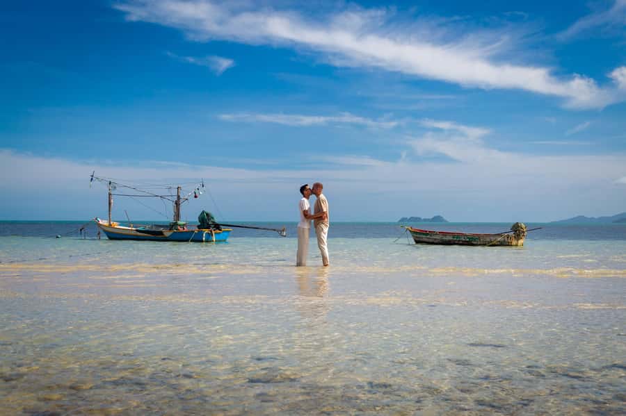 Koh Samui: Private Photoshoot for Couples & Families - Private Koh Samui photos with hotel pickup and real pose guidance
