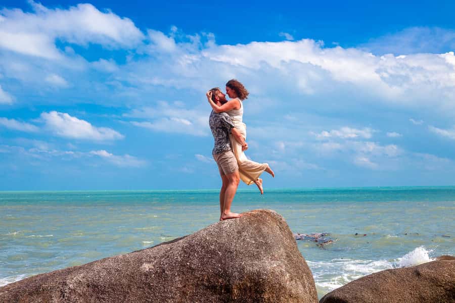 Koh Samui: Private Photoshoot for Couples & Families - Picking the best spot, beach or viewpoint or waterfall option