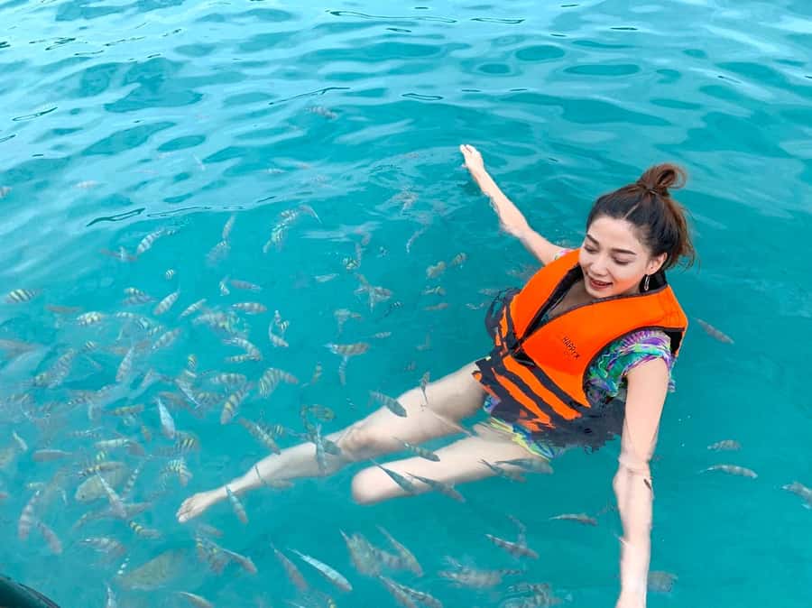 Koh Samui: Private Speedboat to Pig Island with Snorkeling - Crew Care, Music, and Photo Help That Actually Matters