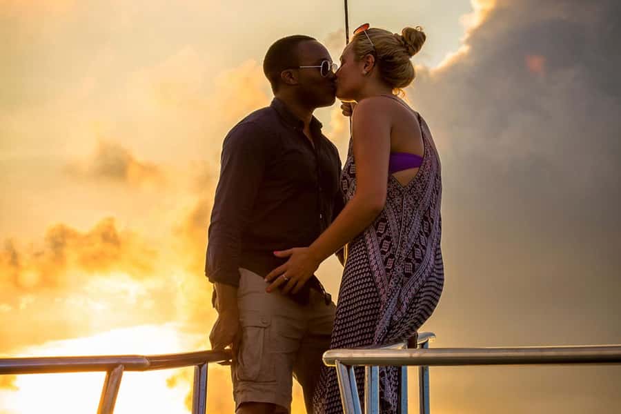 Koh Samui: Red Baron Romantic Sunset Dinner Cruise - The scenic route: Som Island limestone views and Cheong Mon Beach