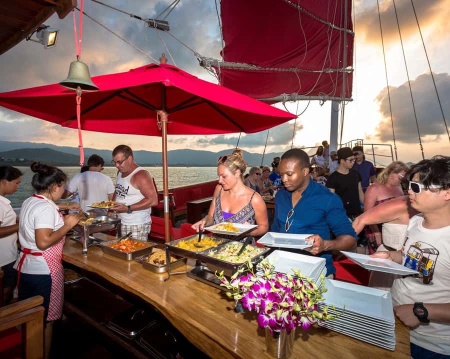 Koh Samui: Red Baron Romantic Sunset Dinner Cruise - The buffet dinner on board: what’s included and what it means