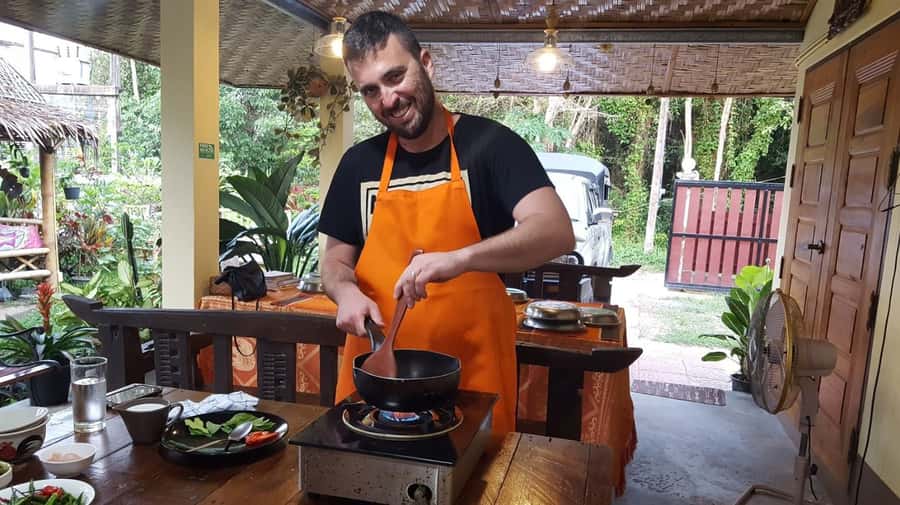 Koh Samui: Thai Cooking Class with Local Market Tour - Your 3-Hour Flow, From Pickup to Sitting Down