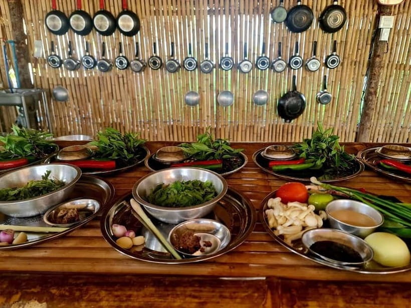 Koh Samui: Thai Cooking Class with Samui Local Family - What happens during the meal: eating together, and taking extras home