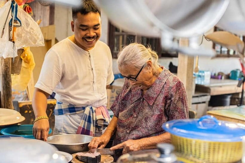 Koh Samui: Thai Cooking Class with Samui Local Family - Meet Geng and Oh, a family-run kitchen where you can ask questions