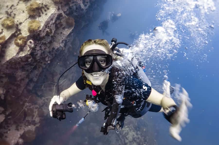 Koh Tao: PADI Premium Open Water Diver Course - Day 1 pool training: where confidence gets built
